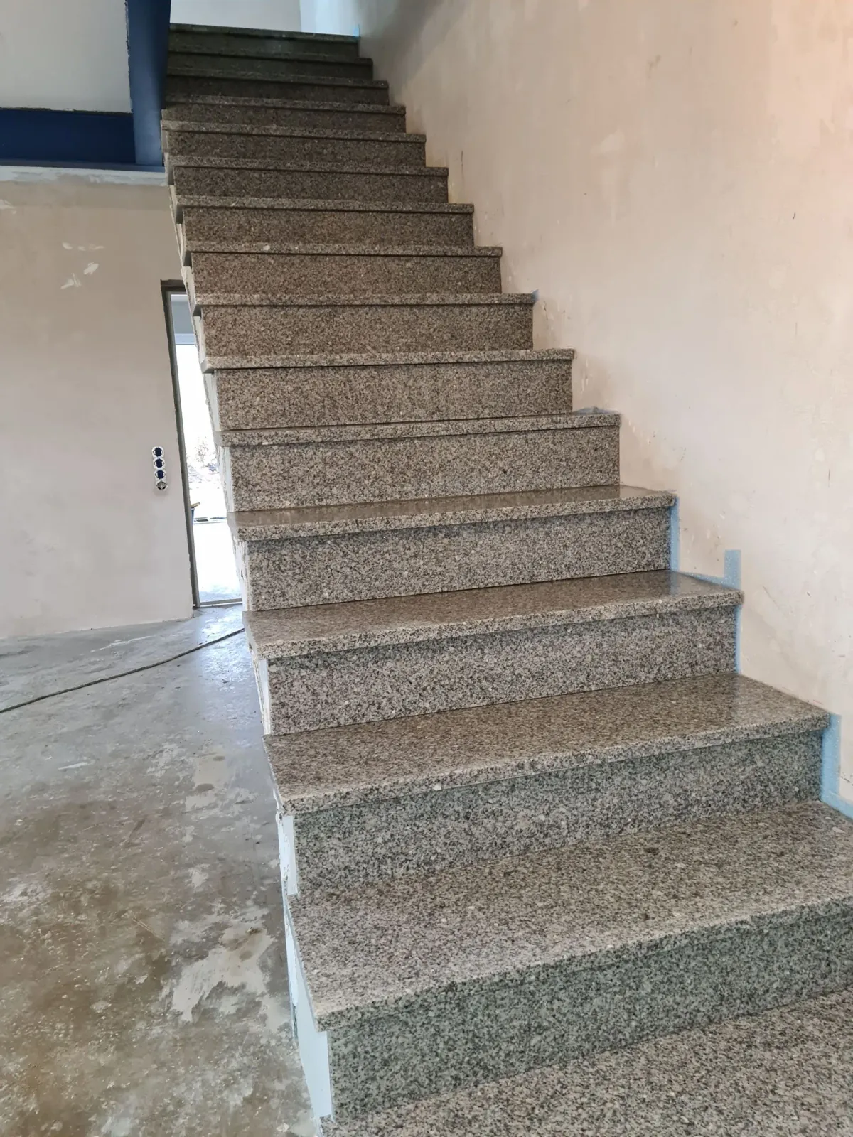 Natursteintreppe aus Padang